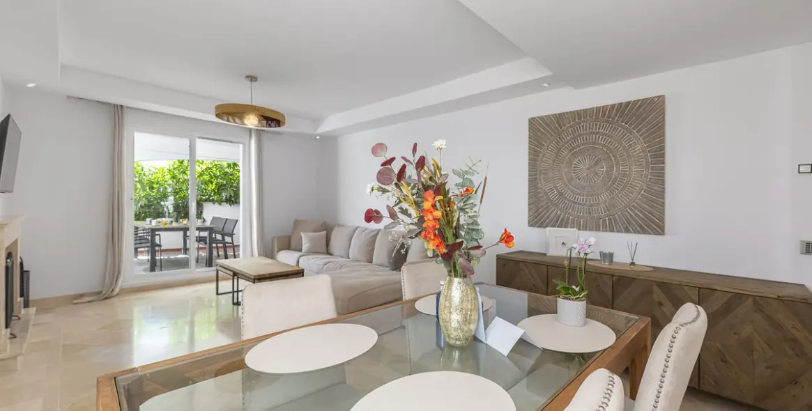 Долгосрочная аренда апартаментов на первом этаже в Nueva Andalucía 25