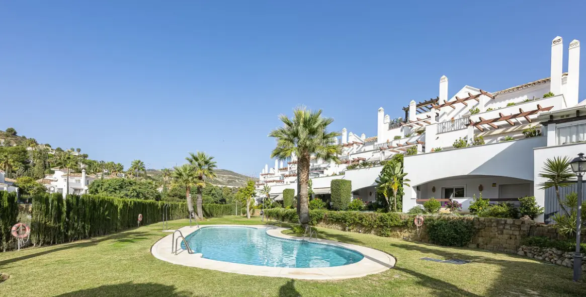 Долгосрочная аренда апартаментов на первом этаже в Nueva Andalucía 31