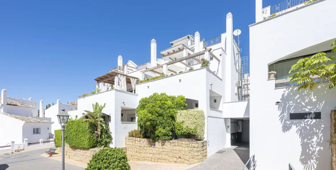 Долгосрочная аренда апартаментов на первом этаже в Nueva Andalucía 34