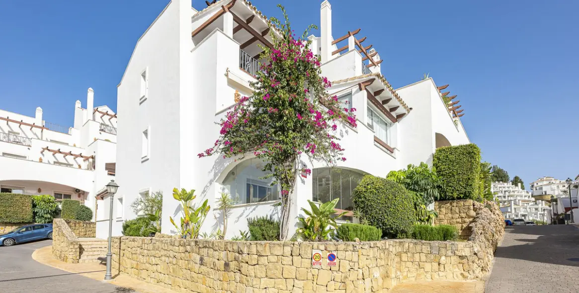 Долгосрочная аренда апартаментов на первом этаже в Nueva Andalucía 35