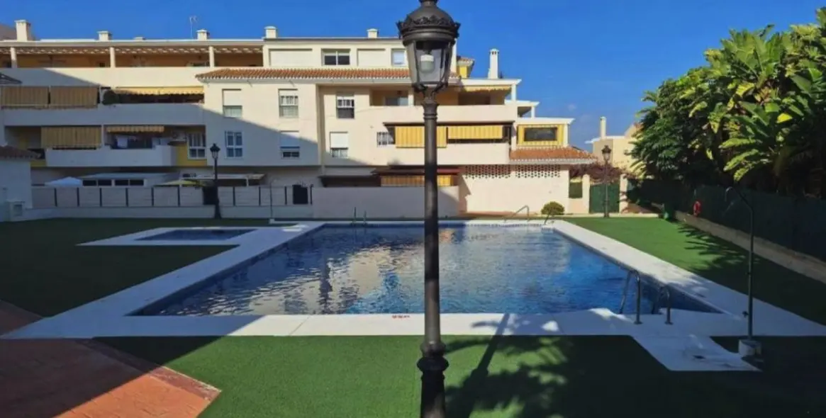 Продажа апартаментов на среднем этаже в Estepona 1