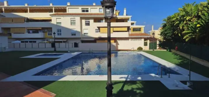 Продажа апартаментов на среднем этаже в Estepona 0