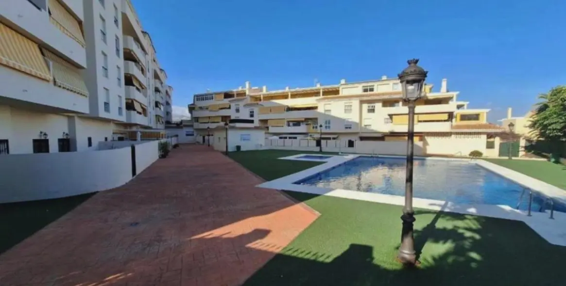 Продажа апартаментов на среднем этаже в Estepona 24