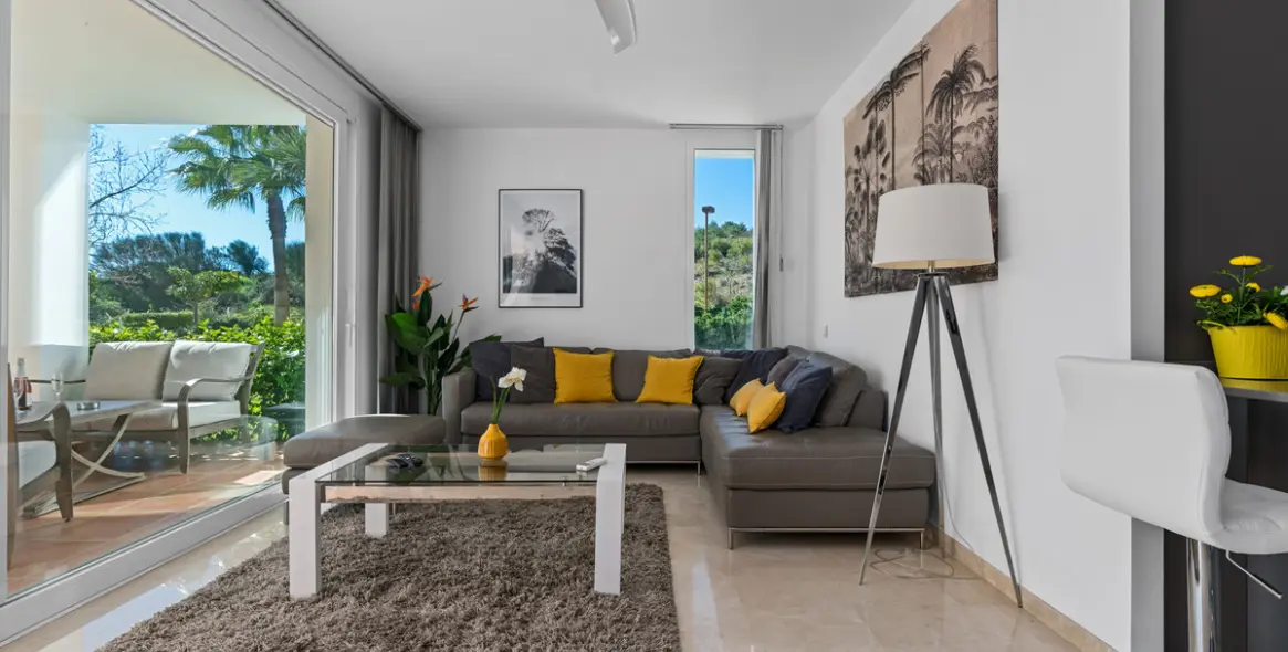 Продажа апартаментов на среднем этаже в Casares 6