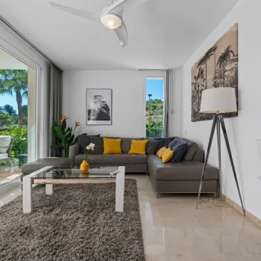 Продажа апартаментов на среднем этаже в Casares