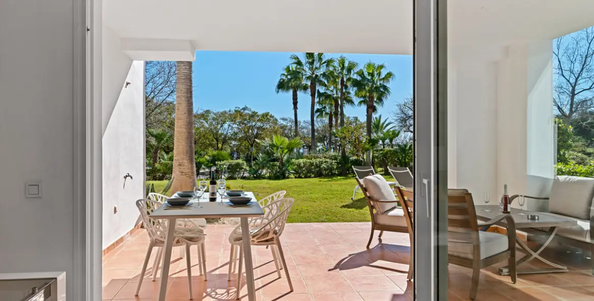 Продажа апартаментов на среднем этаже в Casares 9