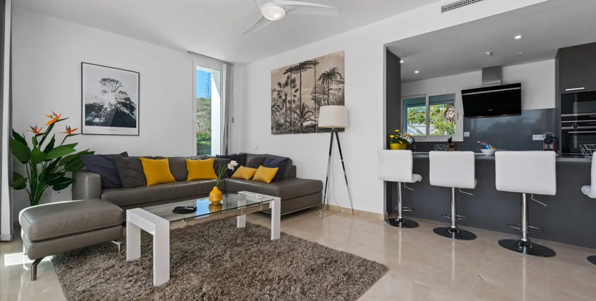 Продажа апартаментов на среднем этаже в Casares 11