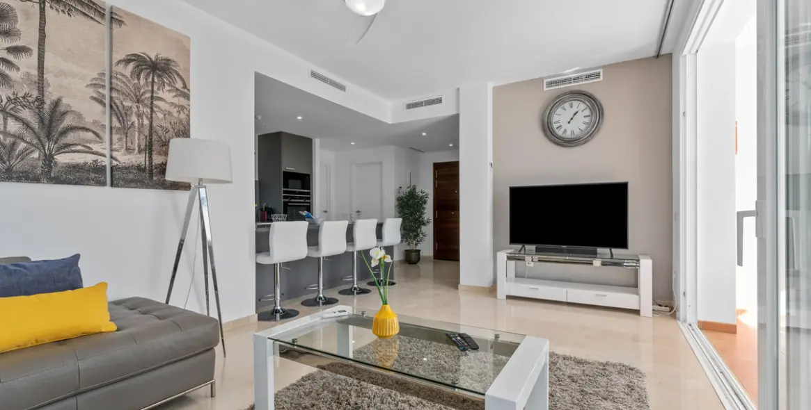 Продажа апартаментов на среднем этаже в Casares 12