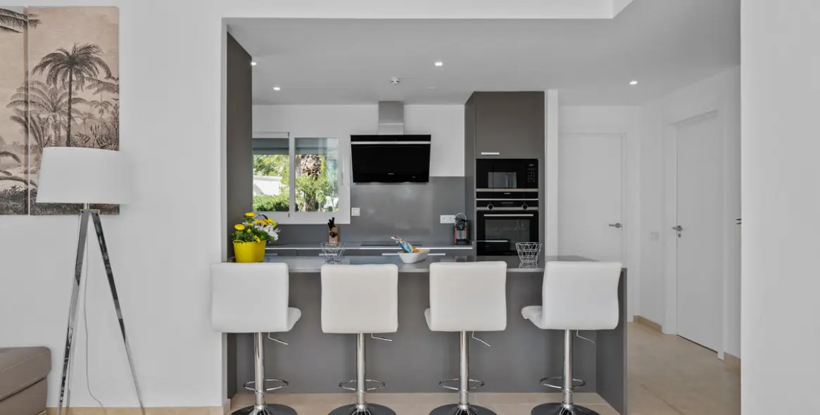 Продажа апартаментов на среднем этаже в Casares 13