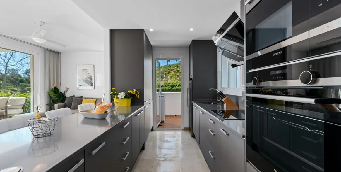 Продажа апартаментов на среднем этаже в Casares 14