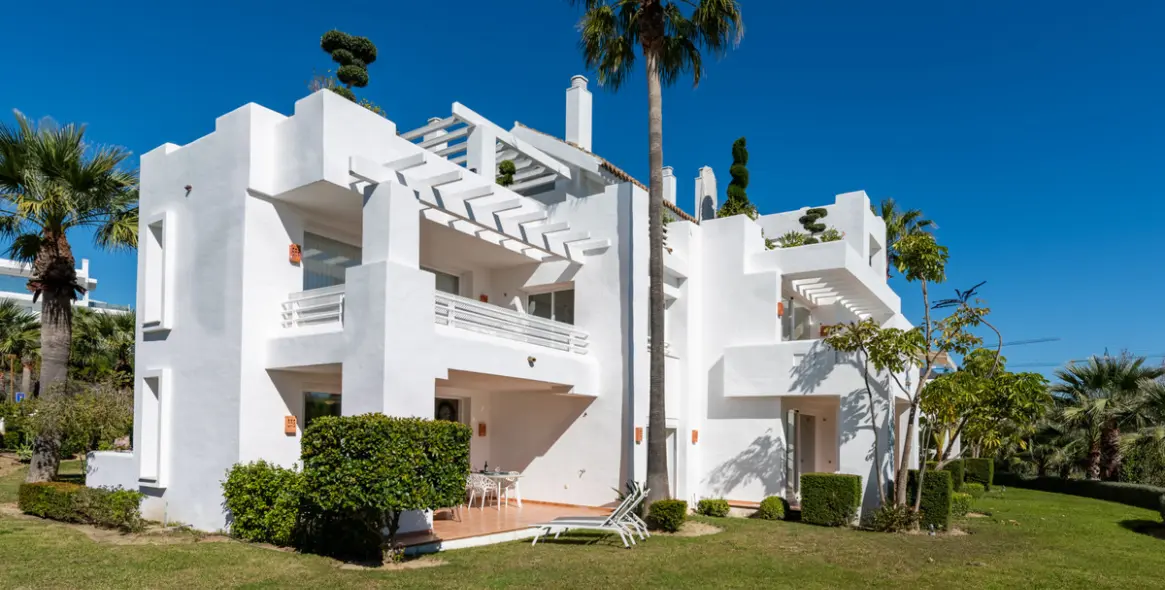 Продажа апартаментов на среднем этаже в Casares 15