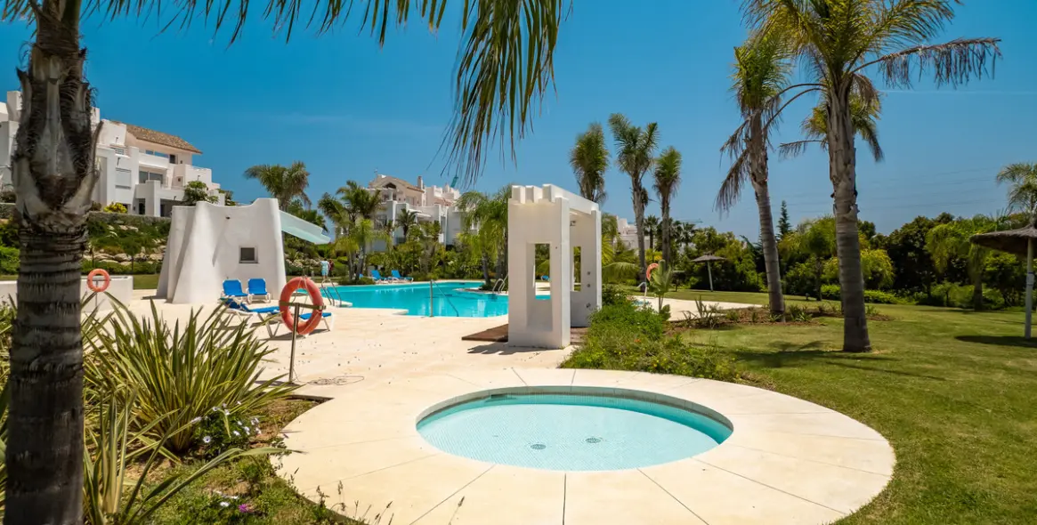 Продажа апартаментов на среднем этаже в Casares 24