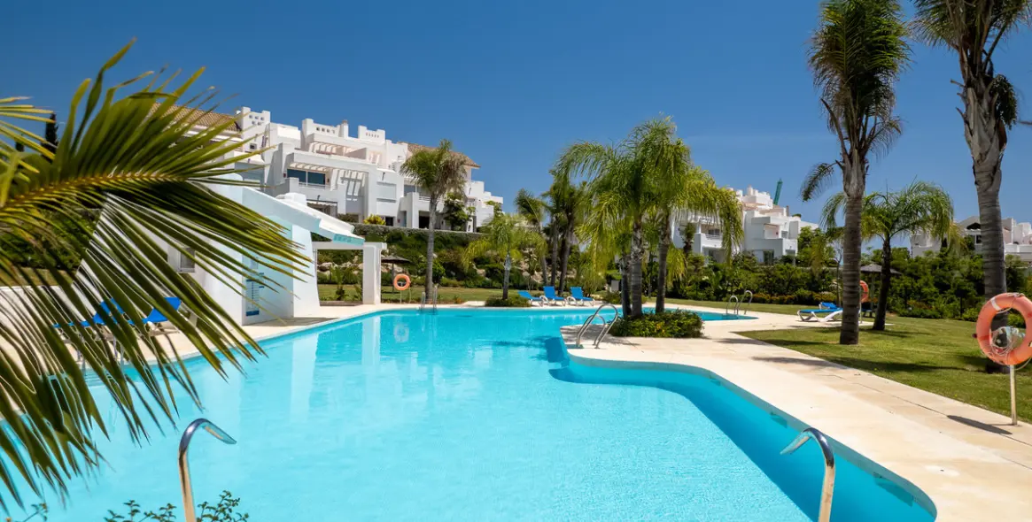 Продажа апартаментов на среднем этаже в Casares 30