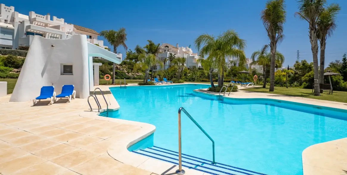 Продажа апартаментов на среднем этаже в Casares 31