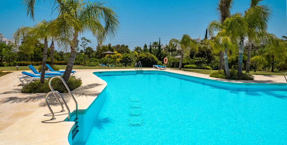 Продажа апартаментов на среднем этаже в Casares 32