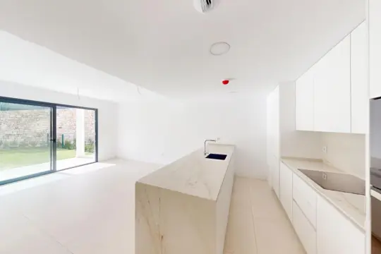 Image 6 thumb