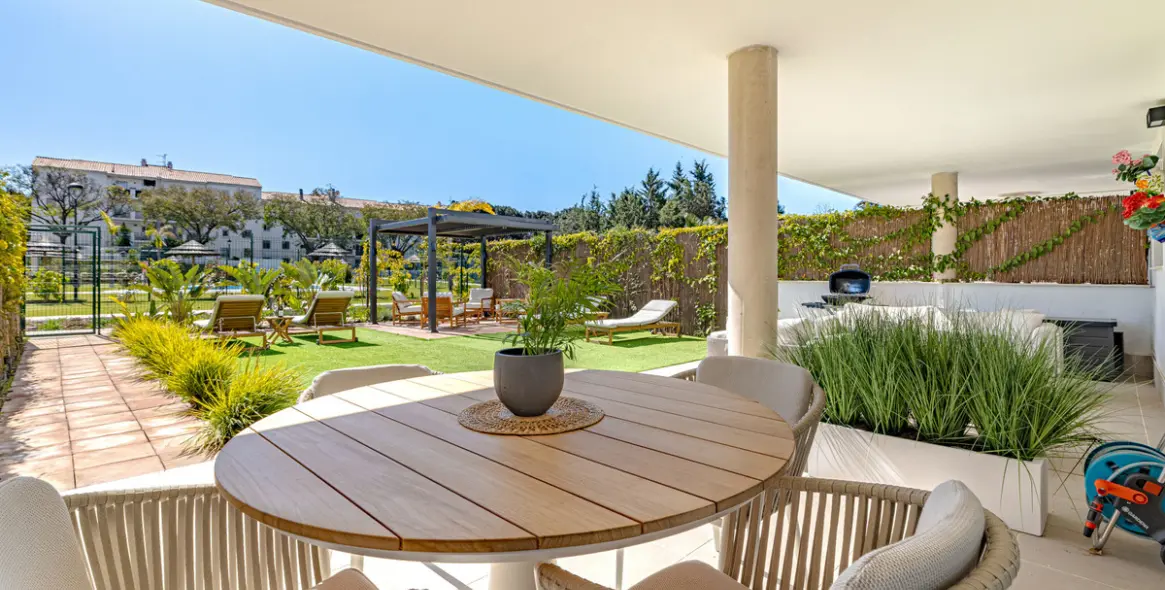 Продажа апартаментов на первом этаже в Estepona 1