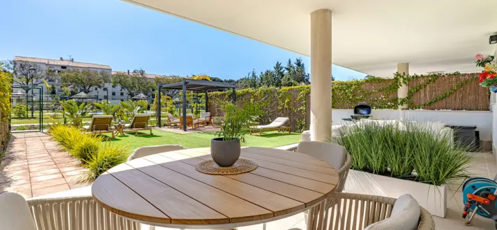 Продажа апартаментов на первом этаже в Estepona 0