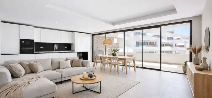 Sale of middle floor apartment in Estepona 0