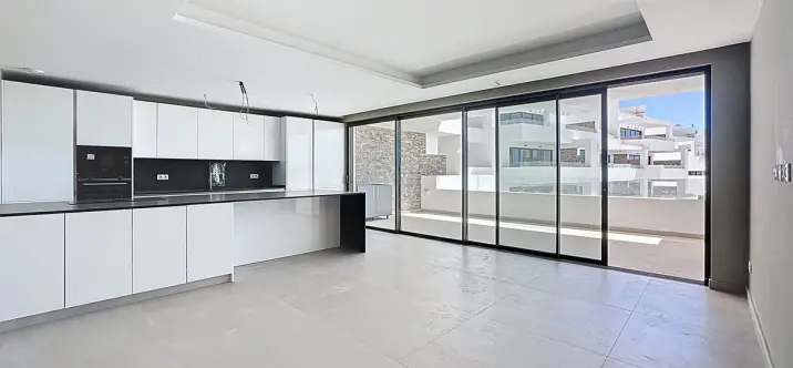 Sale of middle floor apartment in Estepona 4