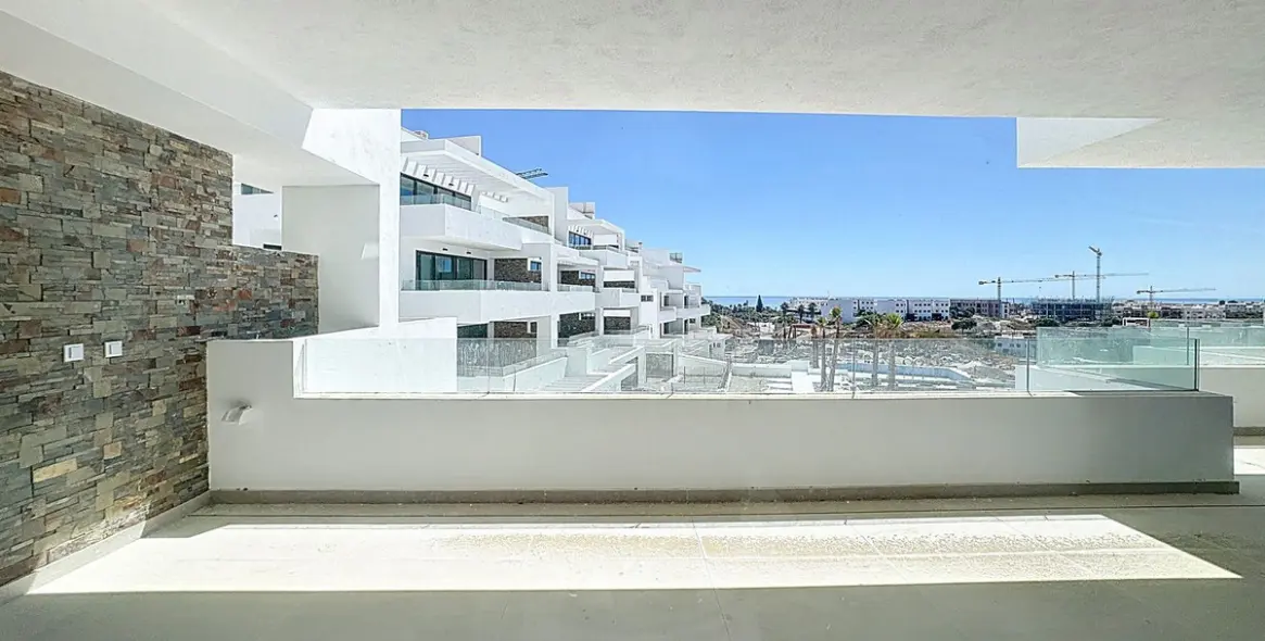 Продажа апартаментов на среднем этаже в Estepona 6