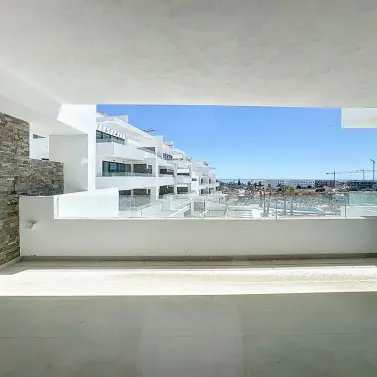 Sale of middle floor apartment in Estepona