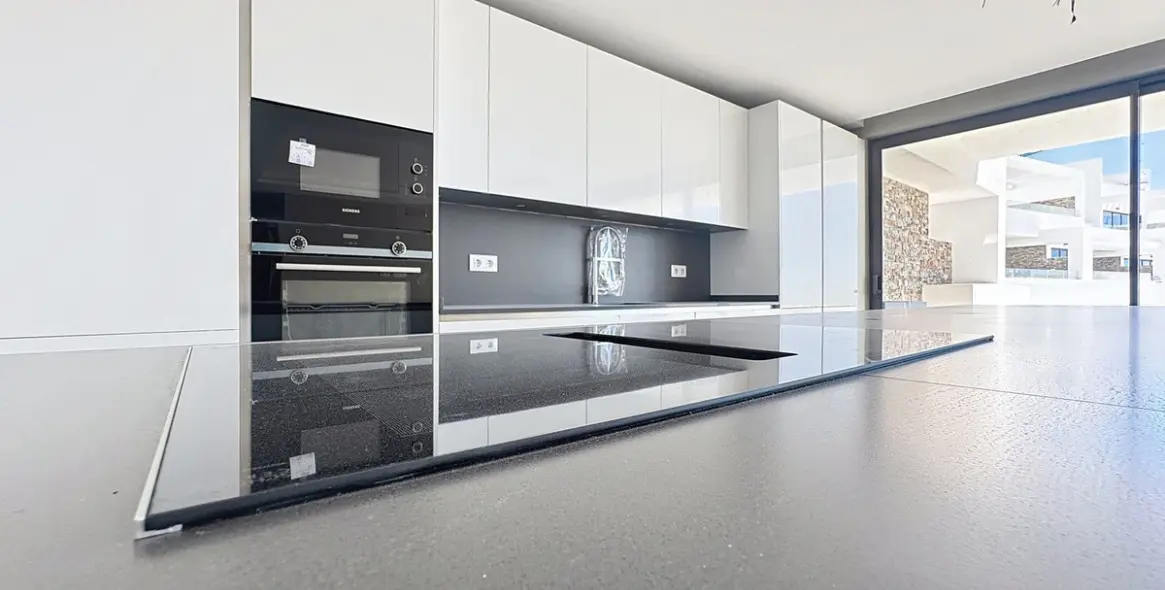 Продажа апартаментов на среднем этаже в Estepona 8