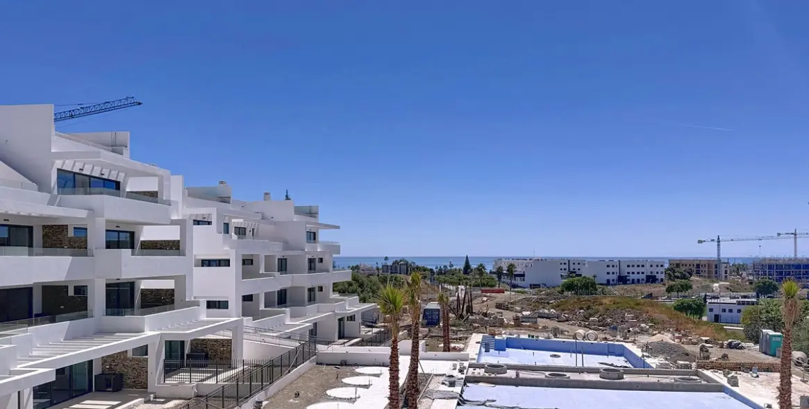 Продажа апартаментов на среднем этаже в Estepona 13