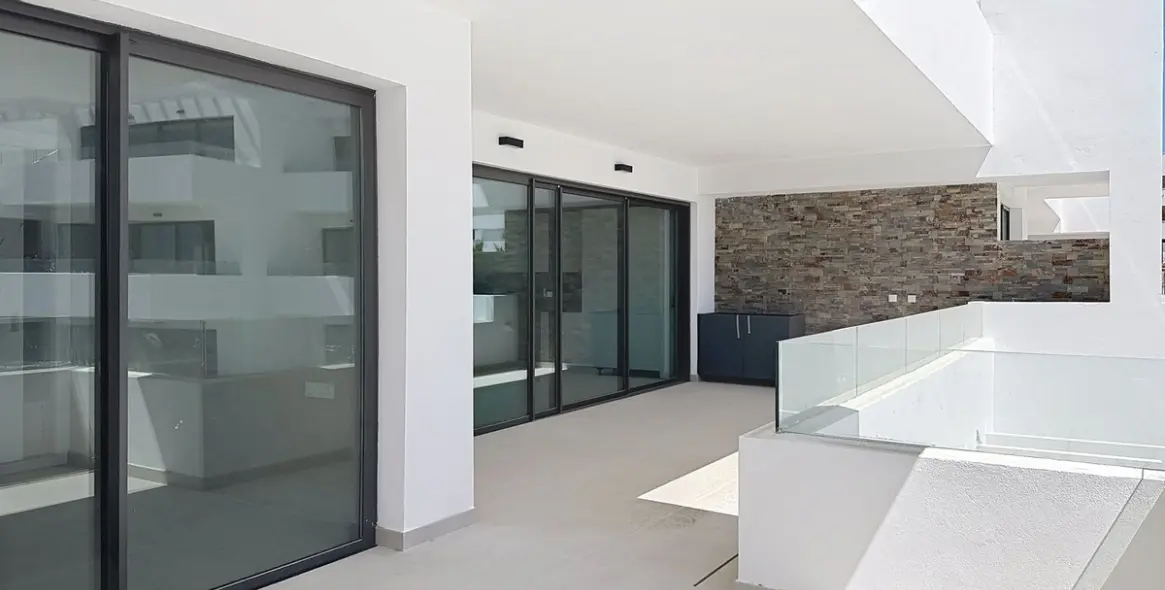 Продажа апартаментов на среднем этаже в Estepona 14