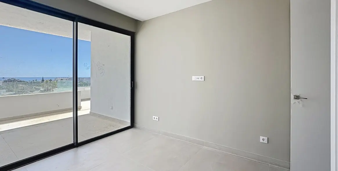 Продажа апартаментов на среднем этаже в Estepona 18