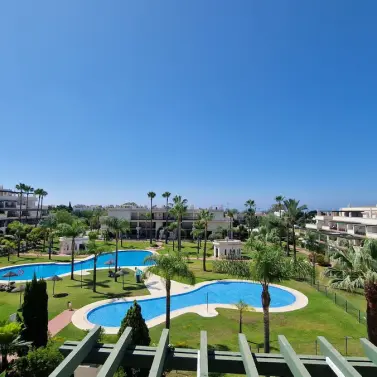 Sale of penthouse in Nueva Andalucía