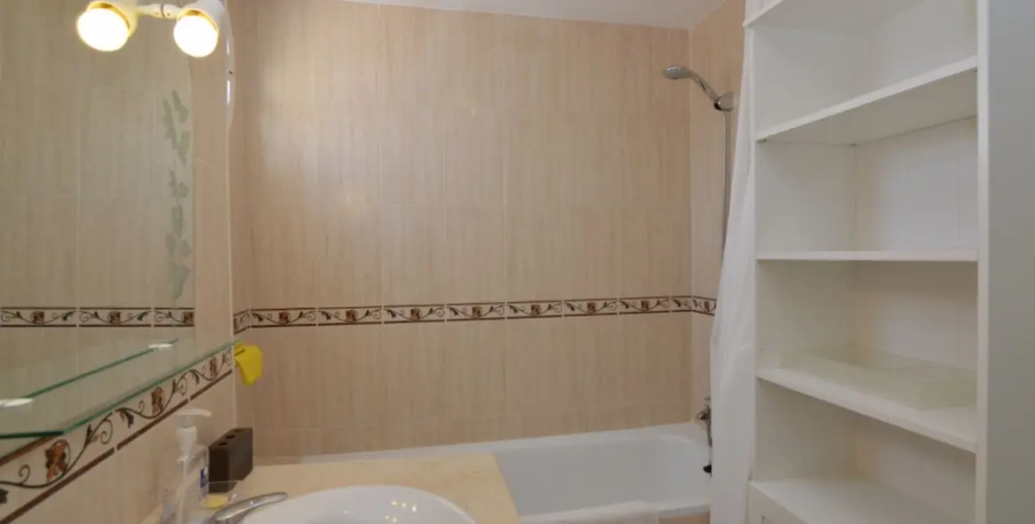 Sale of penthouse in Nueva Andalucía 12