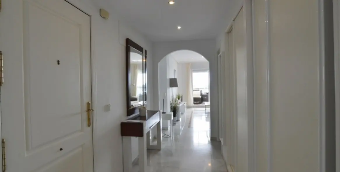 Sale of penthouse in Nueva Andalucía 14