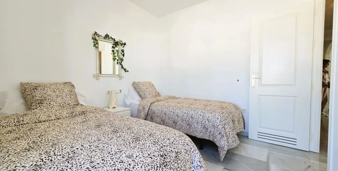 Sale of penthouse in Nueva Andalucía 14