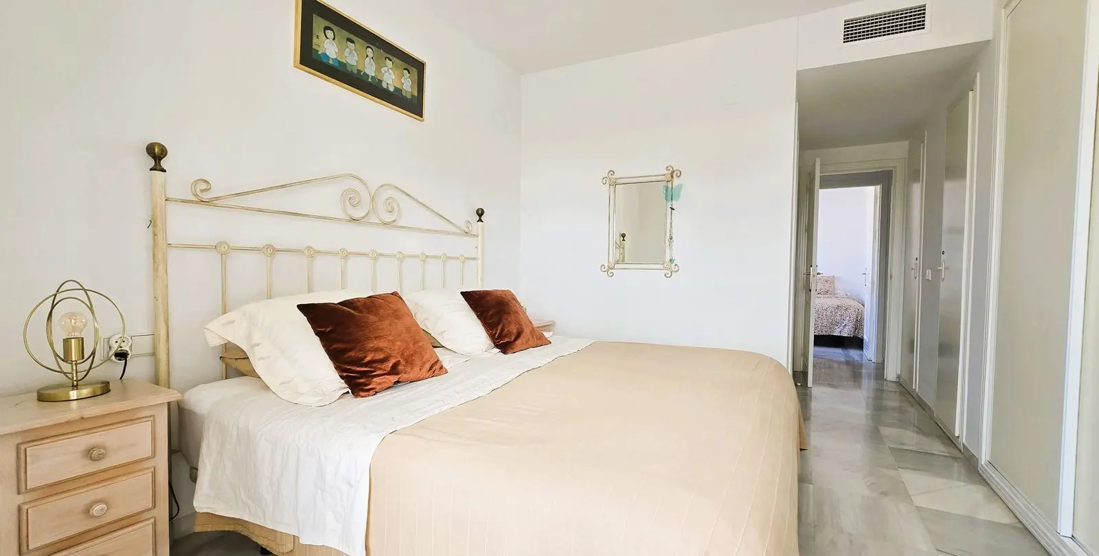 Sale of penthouse in Nueva Andalucía 11