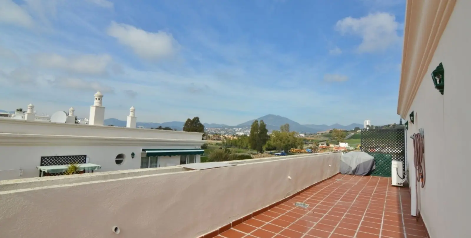 Sale of penthouse in Nueva Andalucía 26