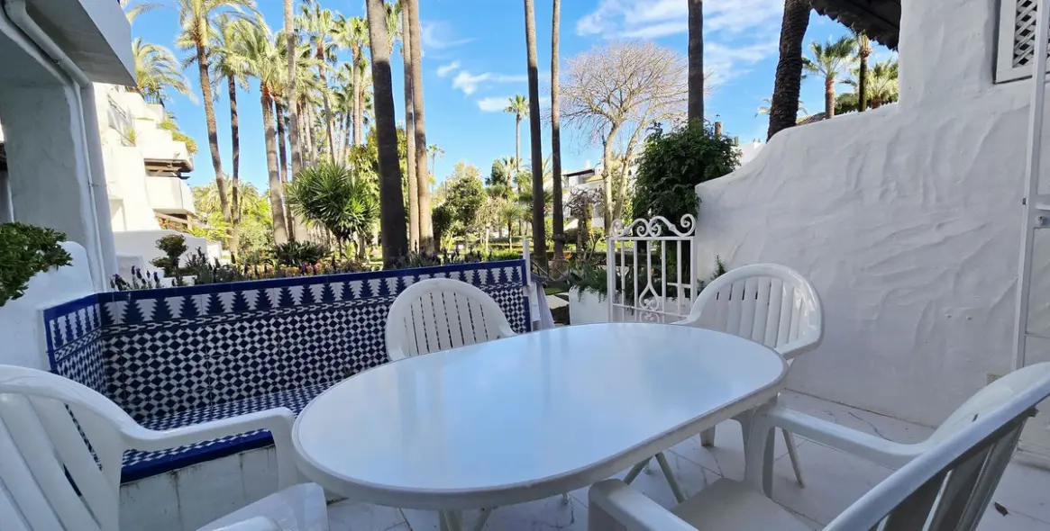 Sale of ground floor apartment in Puerto Banús 7