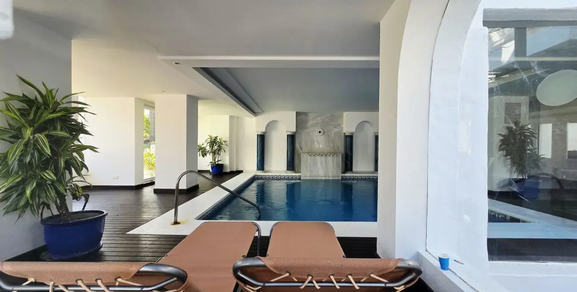 Sale of ground floor apartment in Puerto Banús 10