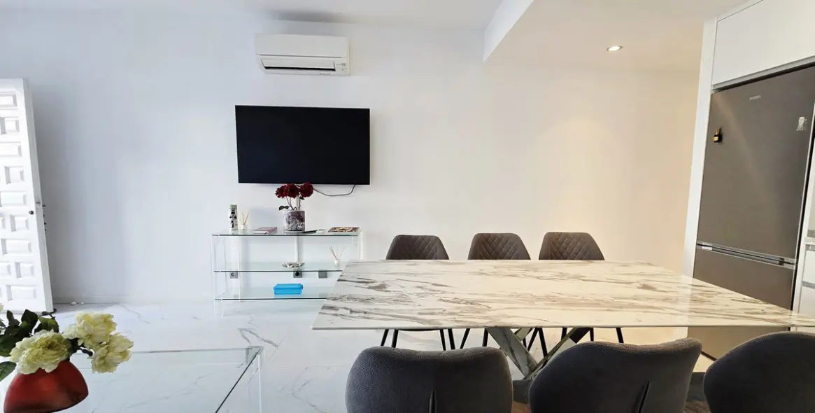 Sale of ground floor apartment in Puerto Banús 12