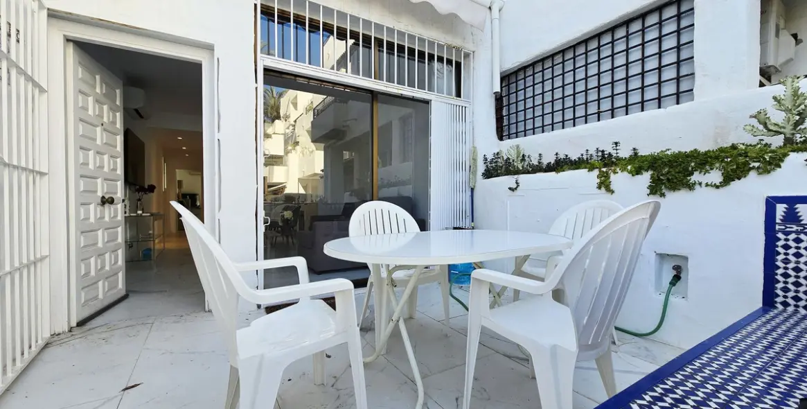Sale of ground floor apartment in Puerto Banús 15