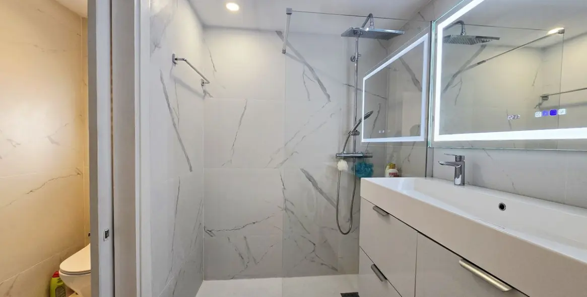 Sale of ground floor apartment in Puerto Banús 17