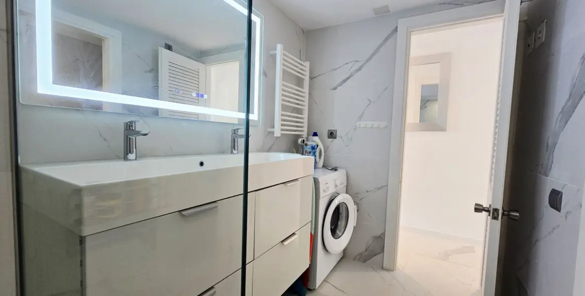 Sale of ground floor apartment in Puerto Banús 18