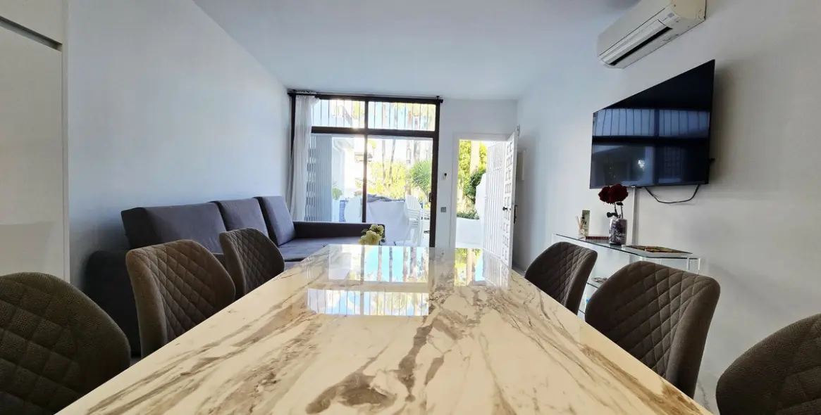 Sale of ground floor apartment in Puerto Banús 19