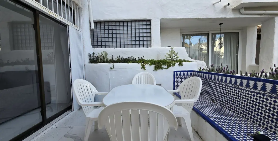Sale of ground floor apartment in Puerto Banús 22