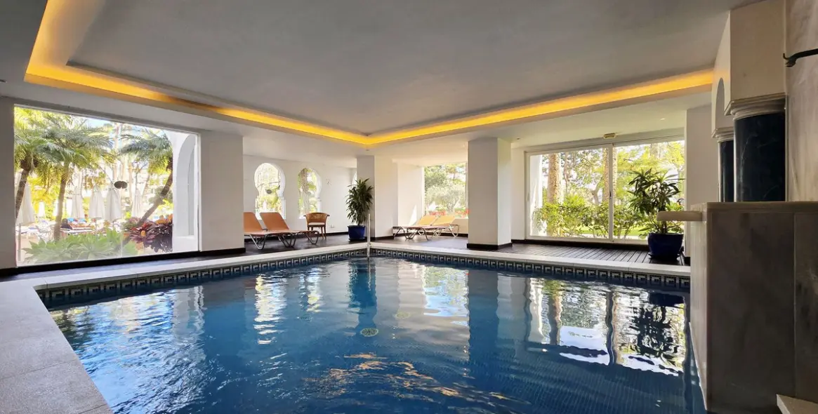 Sale of ground floor apartment in Puerto Banús 25