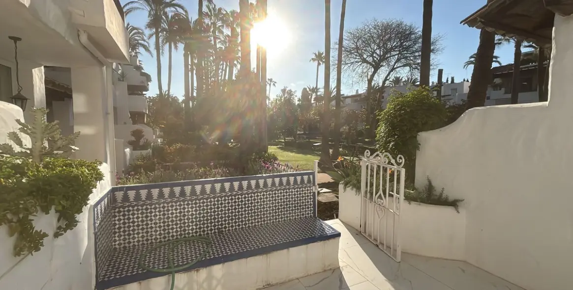 Sale of ground floor apartment in Puerto Banús 27