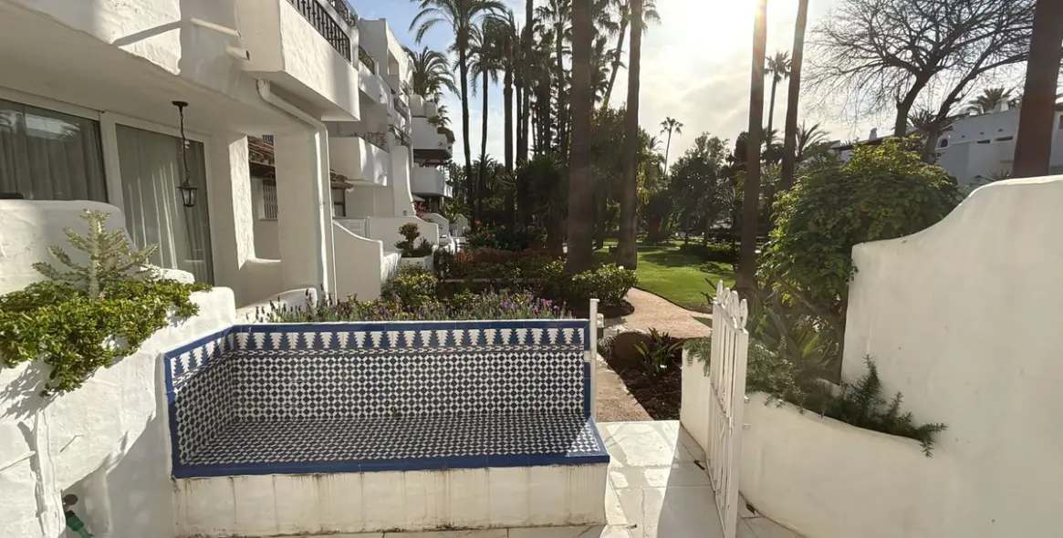 Sale of ground floor apartment in Puerto Banús 29