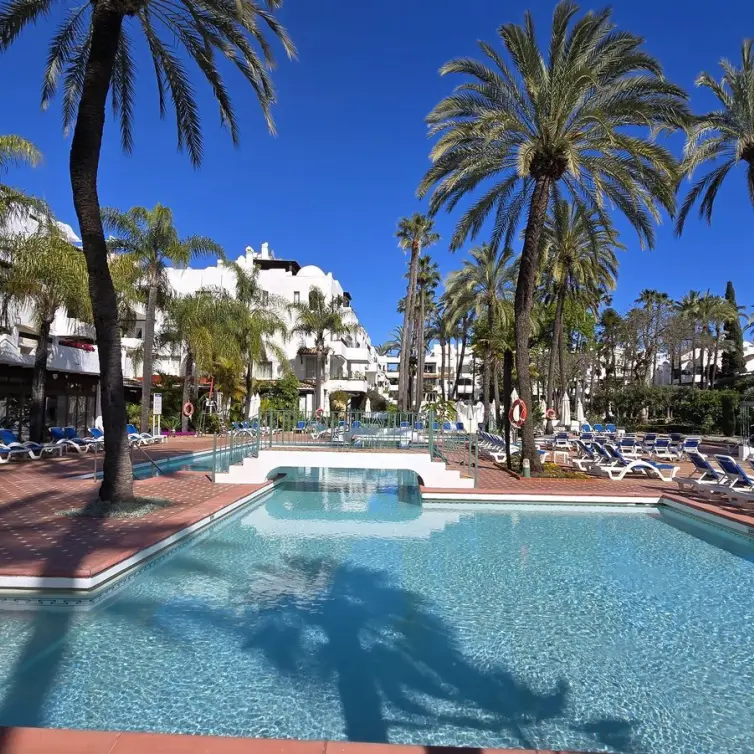 Sale of ground floor apartment in Puerto Banús