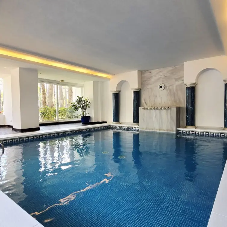 Sale of ground floor apartment in Puerto Banús