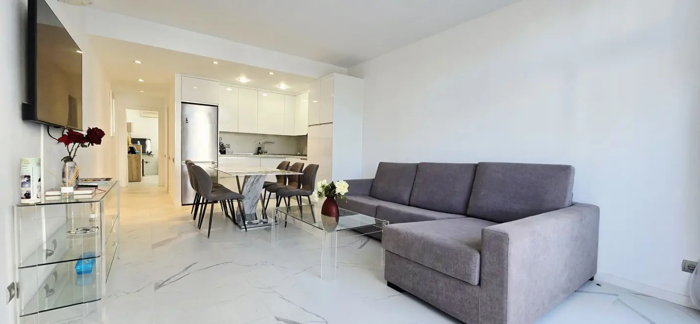 Sale of ground floor apartment in Puerto Banús 2